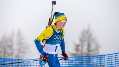 Олександра Меркушина з чорною стрічкою під час спринту Олімпіади-2026