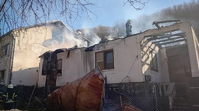 На Закарпатті вогонь пошкодив два будинки: що відомо На Закарпатті вогонь пошкодив два будинки: що відомо