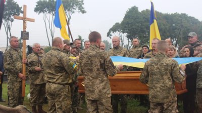 На Тернопільщині попрощалися з бійцем Богданом Жуком На Тернопільщині попрощалися з бійцем Богданом Жуком