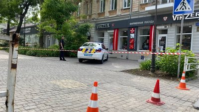 В Херсоні частково перекрили вулицю Суворова - знайшли тубус від РПГ