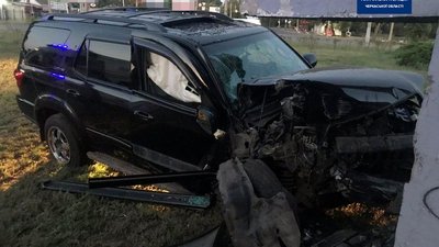 У Черкасах нетверезий водій з’їхав з дороги та скоїв ДТП У Черкасах нетверезий водій з’їхав з дороги та скоїв ДТП
