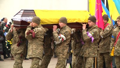 На Житомирщині попрощалися з загиблими в боях військовослужбовцями На Житомирщині попрощалися з загиблими в боях військовослужбовцями