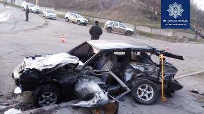 Відмовили гальма: на Луганщині сталась смертельна ДТП із вантажівкою та легковиком Відмовили гальма: на Луганщині сталась смертельна ДТП із вантажівкою та легковиком