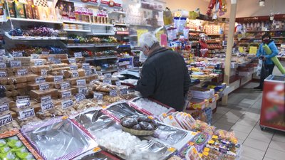 Без рукавичок і розмітки: як дотримуються карантинних норм у "червоній" Смілі
