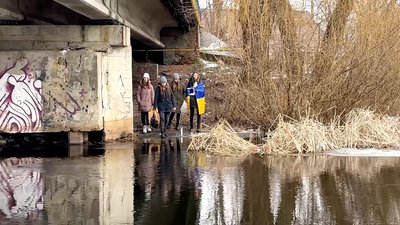 Ірпінь, Маріуполь та Чернігів: у Прилуках роблять постановочну фотосесію про життя українських міст під час бойових дій Ірпінь, Маріуполь та Чернігів: у Прилуках роблять постановочну фотосесію про життя українських міст під час бойових дій