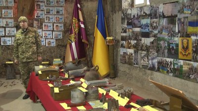 За задумом отця Миколи Лучинського, він планує проводити у музеї "Уроки мужності" для молоді. Фото: Суспільне. Поділля. За задумом отця Миколи Лучинського, він планує проводити у музеї "Уроки мужності" для молоді. Фото: Суспільне. Поділля.