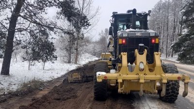 Дорожники завершують ремонт найдовшої дороги на Волині Дорожники завершують ремонт найдовшої дороги на Волині