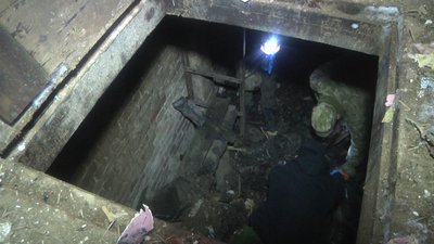 "Багато тіл просто кинутих". Пошуковці забрали тіло російського піхотинця "Багато тіл просто кинутих". Пошуковці забрали тіло російського піхотинця