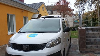Автомобіль-рефрижератор для транспортування вакцин Автомобіль-рефрижератор для транспортування вакцин