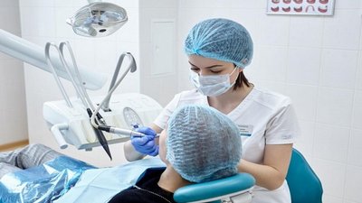 Вимушеним переселенцям безкоштовно надаватимуть невідкладну стоматологічну допомогу у Хмельницькому