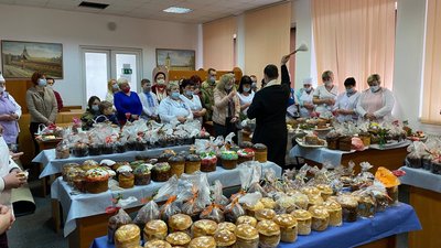 Волонтери з Прикарпаття передали великодні гостинці бійцям, що лікуються у Львівському госпіталі Волонтери з Прикарпаття передали великодні гостинці бійцям, що лікуються у Львівському госпіталі
