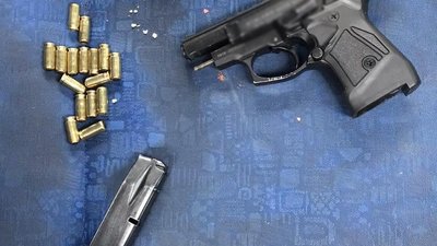 У Миколаєві поліція затримала людей, які вимагали в підприємця 660 тисяч гривень «боргу»
