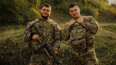"Спочатку вижити, а потім будемо дивитися". Історія братів-військовослужбовців, які боронять Україну