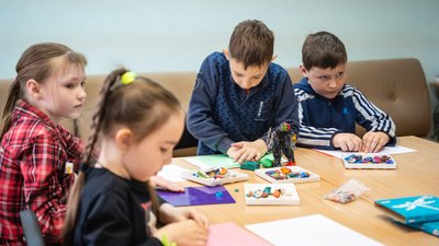 У Дніпрі волонтери відкрили центр психологічної реабілітації для дітей-переселенців У Дніпрі волонтери відкрили центр психологічної реабілітації для дітей-переселенців