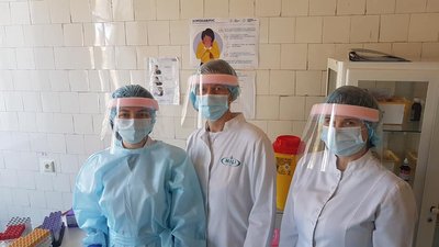 "Всі на межі паніки, ми хочемо допомогти": волонтерка розповіла, як забезпечують медиків "Всі на межі паніки, ми хочемо допомогти": волонтерка розповіла, як забезпечують медиків
