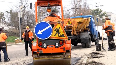 У Житомирі розпочали ямковий ремонт доріг картами У Житомирі розпочали ямковий ремонт доріг картами