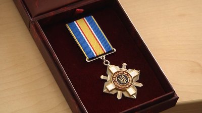 Нагороди посмертно – в Житомирі рідним загиблих військових вручили ордени