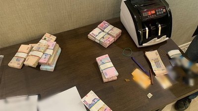 "Щомісячний заробіток сягав 4 мільйонів": у Харкові викрили підробку сертифікатів про вакцинацію "Щомісячний заробіток сягав 4 мільйонів": у Харкові викрили підробку сертифікатів про вакцинацію