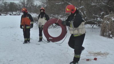 Бути обережними на кризі застерігають вінницькі рятувальники Бути обережними на кризі застерігають вінницькі рятувальники