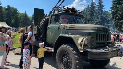 У Вінниці провели фестиваль польової кухні у пам'ять про загиблого в АТО Тараса Сича У Вінниці провели фестиваль польової кухні у пам'ять про загиблого в АТО Тараса Сича