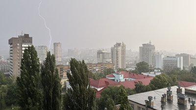 Блискавка, гроза, негода в Києві