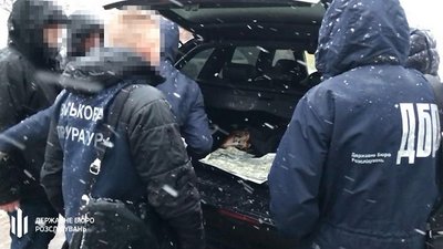 У Волинській СБУ прокоментували затримання чоловіка який представлявся їхнім працівником