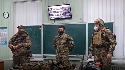 У Тернополі інструктори терооборони розповіли про своє спорядження У Тернополі інструктори терооборони розповіли про своє спорядження