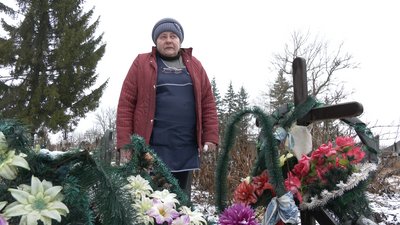 "Понад 40 куль в машині". Як російські військові обстріляли родину з Сумщини, яка возила хліб в окупації "Понад 40 куль в машині". Як російські військові обстріляли родину з Сумщини, яка возила хліб в окупації