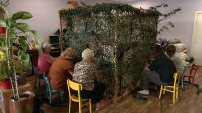 Стрибають на батутах та плетуть сітки: як у бібліотеці, що на прикордонні Чернігівщини, відвідувачі проводять дозвілля Стрибають на батутах та плетуть сітки: як у бібліотеці, що на прикордонні Чернігівщини, відвідувачі проводять дозвілля