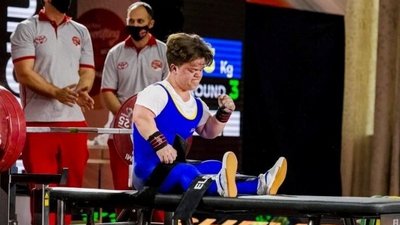 Підняла штангу вагою 133 кілограм. Вінничанка втретє побила рекорд світу з пауерліфтингу