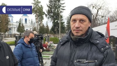 У Сумах вшанували пам’ять загиблого добровольця Юрія Вєтрова У Сумах вшанували пам’ять загиблого добровольця Юрія Вєтрова