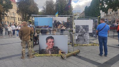 Бої за Іловайськ: у Львові просто неба відкрили фотовиставку