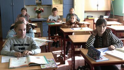 Учні Самаківської гімназії на Буковині