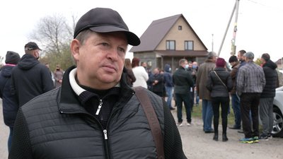 На Рівненщині люди вимагають включити дорогу у програму "Велике будівництво" На Рівненщині люди вимагають включити дорогу у програму "Велике будівництво"