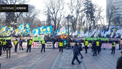 Аграрії вимагають у Зеленського і Ради змін до законопроєкту про ринок землі Аграрії вимагають у Зеленського і Ради змін до законопроєкту про ринок землі