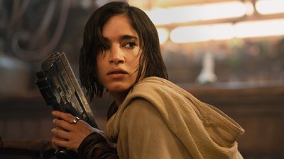 "Бунтівний місяць: Дитя вогню" на Netflix: за що критикують фільм та чому Крістофер Нолан вступився за Зака Снайдера