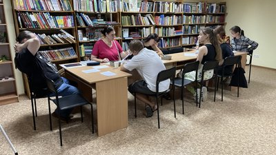 Арттерапія для херсонців. В просторі "МолоДіжка" не тільки малюють, а й виходять зі стресу Арттерапія для херсонців. В просторі "МолоДіжка" не тільки малюють, а й виходять зі стресу