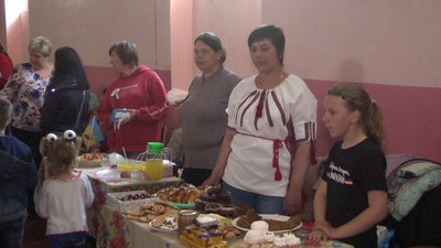 У школі на Вінниччині організували благодійний ярмарок "Діти проти війни" для допомоги ЗСУ У школі на Вінниччині організували благодійний ярмарок "Діти проти війни" для допомоги ЗСУ