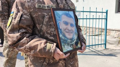 Повернувся з Франції захищати Україну: в Тернополі попрощалися з бійцем Мирославом Сидором Повернувся з Франції захищати Україну: в Тернополі попрощалися з бійцем Мирославом Сидором