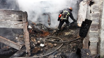 На Житомирщині за добу троє літніх чоловіків загинули у пожежах На Житомирщині за добу троє літніх чоловіків загинули у пожежах