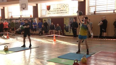 У Запоріжжі відбулися змагання з гирьового спорту серед військових У Запоріжжі відбулися змагання з гирьового спорту серед військових