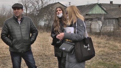 Жінки приїхали за тисячу кілометрів, щоб відстояти право спадщини на волинській землі Жінки приїхали за тисячу кілометрів, щоб відстояти право спадщини на волинській землі