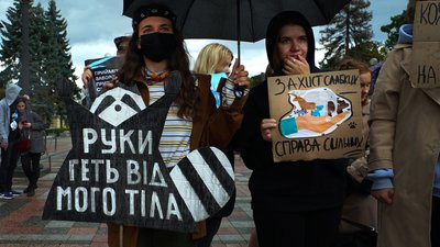 "Краще ходити голою, аніж у хутрі": у 30 містах України пройшов марш за права тварин. Як це було "Краще ходити голою, аніж у хутрі": у 30 містах України пройшов марш за права тварин. Як це було