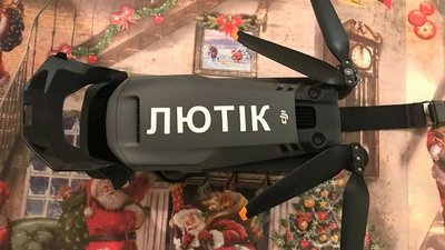 Батьки полеглого Героя України, військового льотчика з Мукачева Андрія Люташина купили дрон для воїнів