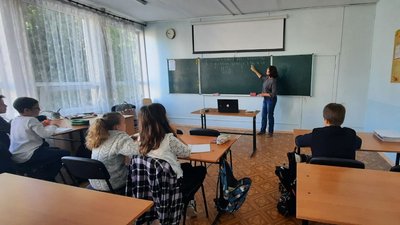 Школам Хмельниччини рекомендують навчатись по суботам, щоб подовжити зимові канікули
