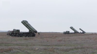 На Херсонщині тренувалася батарея РСЗВ "Смерч" На Херсонщині тренувалася батарея РСЗВ "Смерч"
