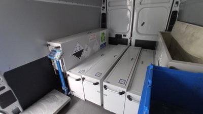 Екобус. Ртутні лампи складають в ці контейнери Екобус. Ртутні лампи складають в ці контейнери
