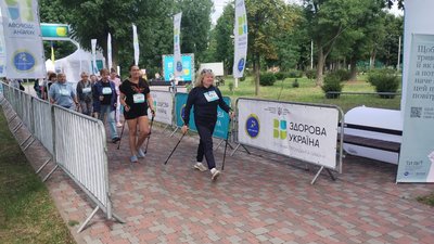 Активні парки — Здорова Україна. 100 людей взяли участь у забігу в кропивницькому парку Перемоги