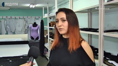 Через карантин було важко знайти і матеріали для пошиття ділиться жінка. Додає, що клієнти по декілька днів чекали на замовлення Через карантин було важко знайти і матеріали для пошиття ділиться жінка. Додає, що клієнти по декілька днів чекали на замовлення
