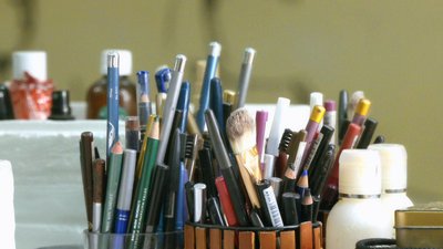 В Одесі професійна гримерка створила камуфляжну фарбу для військових. ВІДЕО В Одесі професійна гримерка створила камуфляжну фарбу для військових. ВІДЕО